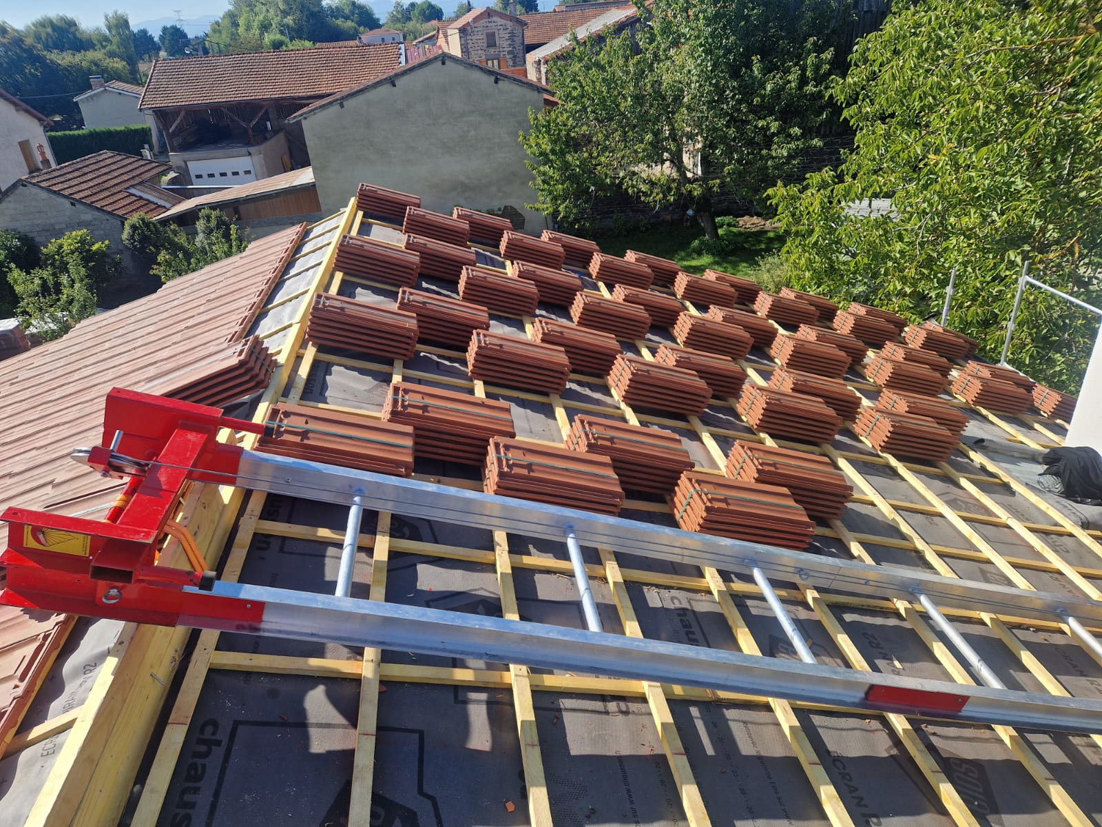 Rénovation de toiture en tuiles en cours