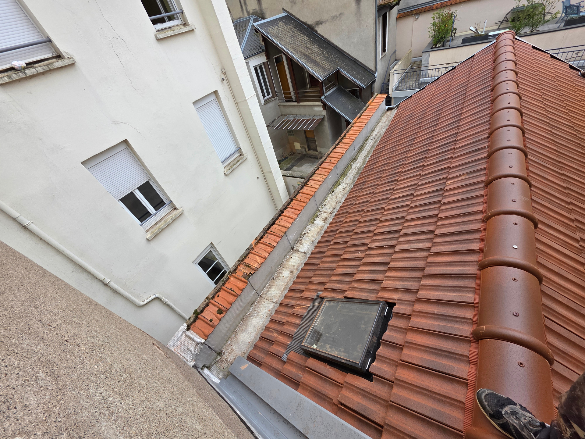 Chantier de couverture en tuiles